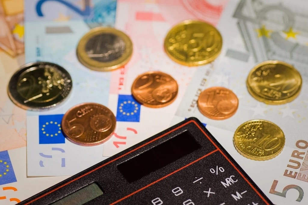 Comprendre les frais bancaires et les moyens de les réduire
